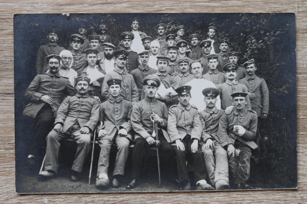 AK München / 1915 / Foto / Militär Verwundete Soldaten Offiziere Orden EK / Reservelazarett B / 1. Weltkrieg WWI